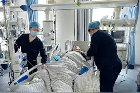 杭州东站一旅客跳入轨道，目前已转至重症医学科动态观察图片