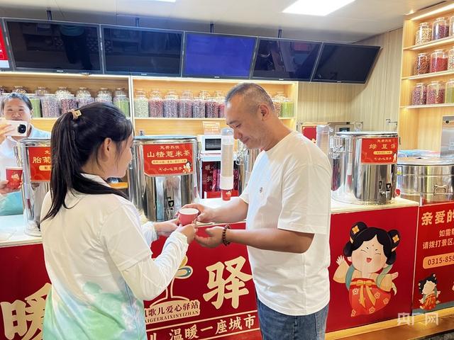 国庆将至  河头老街游人纷至寻“唐风”
