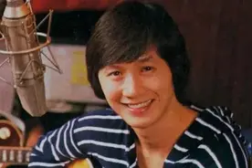 【每日听首粤语歌】许冠杰作曲并演唱的标志性时代粤曲，不愧被称为"香港乐坛第一位歌王"图片