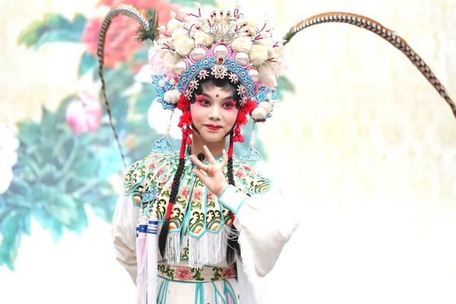 巨型鱼灯+百米板凳龙大巡游！今晚等你过中秋→