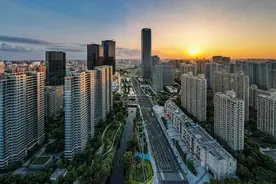 红旗招展，前途风景更好图片