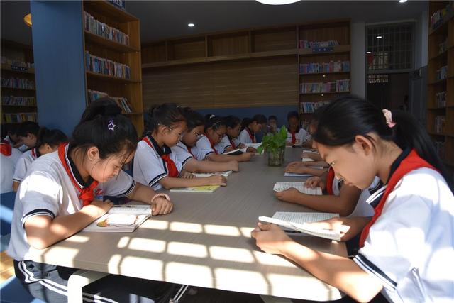 乌海把“图书馆”搬进了公园、广场、商场