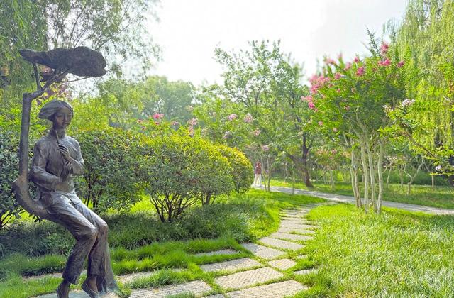 泉城夏日“紫薇季”浪漫开启，九大公园景区花海醉游人