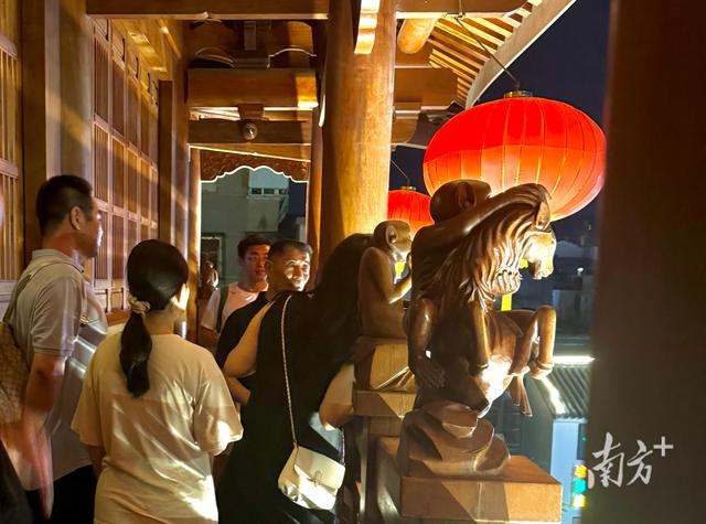 国庆期间镇海楼首开“夜游模式”，工夫茶艺术展迎八方来客