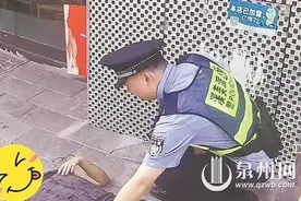 南安：吃完喜宴 两男子醉卧街头图片