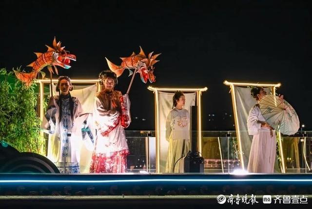 今晚“湖畔雨荷”灯组将迁移至大明湖北岸，焕新点亮