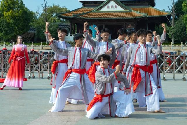 十一来台儿庄古城，共赴热血红色演艺之约！
