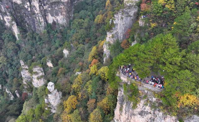 湖南张家界：色彩斑斓天子山
