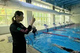 培养出多个冠军的游泳教练郭红岩，退休10年仍忙在执教一线：只要孩子们需要，我义不容辞！图片