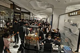 最大供应商也曾是大客户，老铺黄金爆火借了谁的光？图片