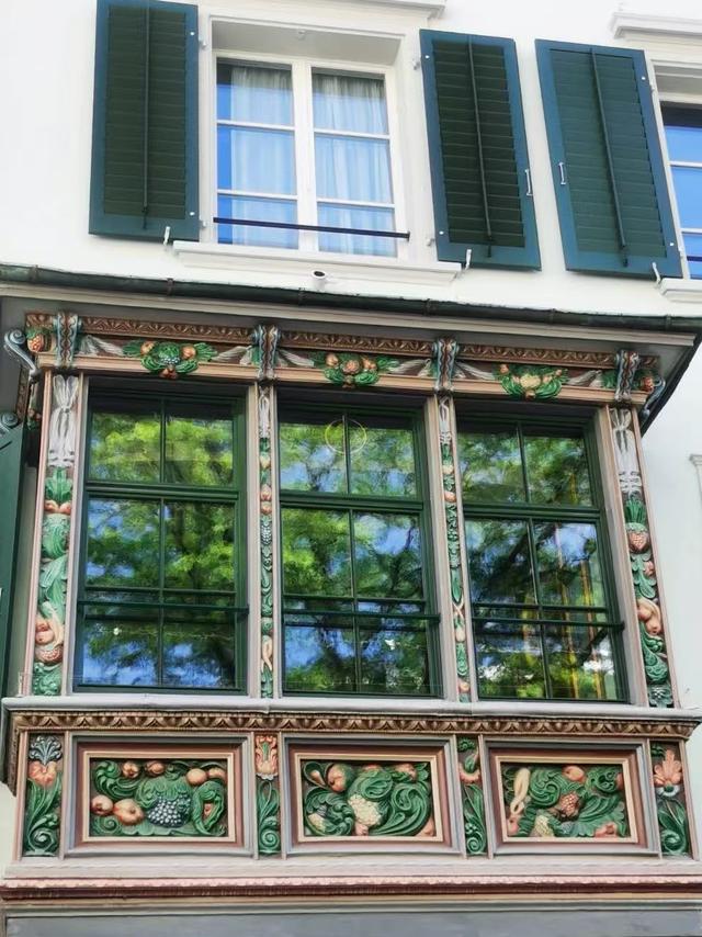 晚潮｜圣加仑的书卷与凸窗