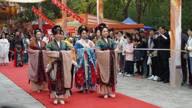 第42届千佛山“九月九”重阳山会开幕