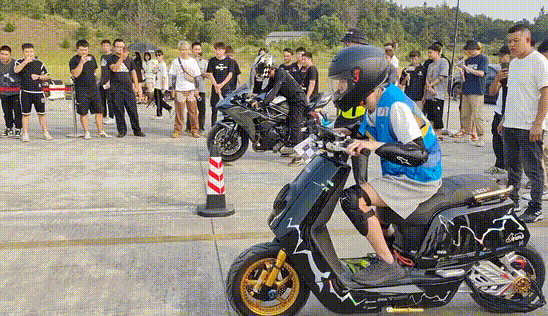 骑新国标电动车，不如开电动轮椅？！