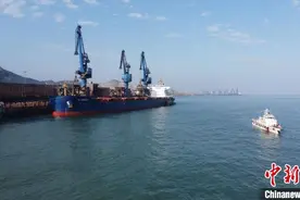 福州海事部门保障松下港牛头湾作业区首艘外轮靠泊图片