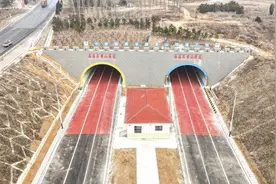 西海岸黄山隧道正式通车图片
