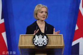 英国前首相特拉斯在其选区败选，无缘连任议会下院议员图片