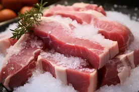 别再用水泡冻肉了！正确解冻法让你吃得更安心图片