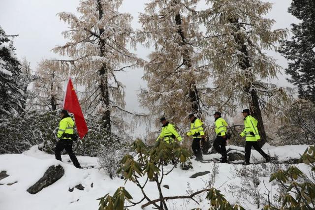 警眼看一线｜丹东派出所，党岭迷途的“引路人”
