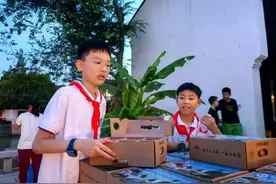 卖出151箱仓桥水晶梨！松江学子卖力吆喝为了……图片