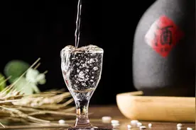 白酒股集体下跌：多家酒企称春节动销正常，业界看好今年保持增长图片