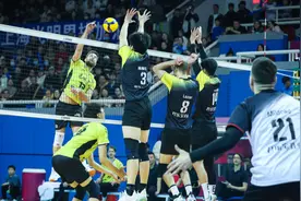 对手歧视性语言激怒库比亚克，盘外招毁了一场精彩的决赛，上海男排咬牙继续拼图片