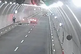 高速上遇紧急情况，蜀黍教你如何定位报警图片