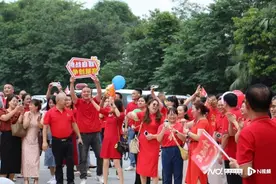 广东花式送考：向日葵、粽子、旗袍、甘蔗又刷屏图片