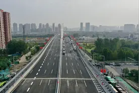 “彩虹”再现 郑州北三环彩虹桥正式通车 双向8车道图片