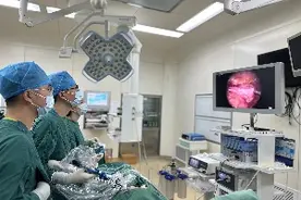 43天宝宝重复肾畸形、多一根输尿管，医生巧做手术“合二为一”图片