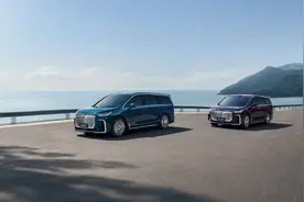 华为智驾和鸿蒙座舱首次“上车”MPV图片