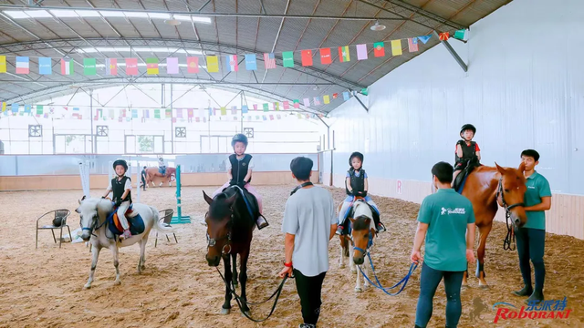 域见上海·域见奉贤｜马年遛娃好去处！奉贤这家马术俱乐部，能骑马、DIY马蹄铁……还藏着冠军马
