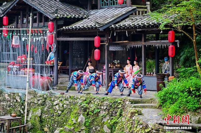 湖北宜昌：非遗映三峡 文旅融合焕生机