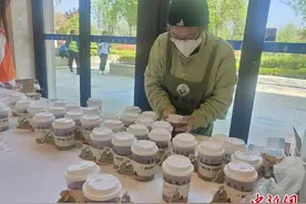 中医药养生受年轻人“追捧” 专家建议根据自身体质选择图片