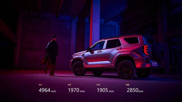 豹 5 最强对手来了！新款坦克 400 24.98万起售	，汽油、柴油、插混全都有