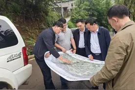【政协工作】蒋泽选到水城区蟠龙镇二道岩村督导检查地质灾害防治工作图片