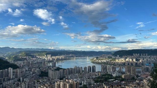 云影天光里的重庆诗行