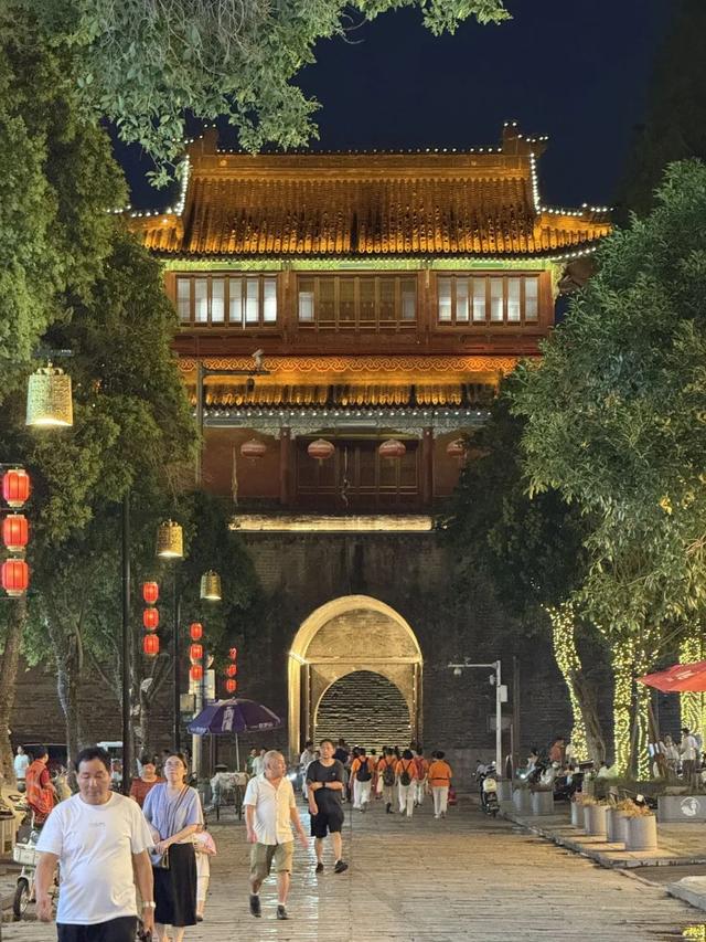 从傍晚到深夜，给荆州四小时，还你一个诗意与烟火之夜