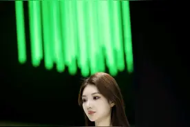 情报员拍客团|超养眼！齐鲁车展美女车模云集，一道靓丽风景线图片