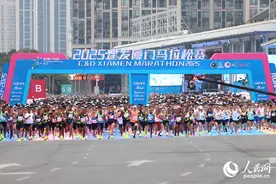 3．5万名国内外选手参与角逐、男女冠军双双打破赛会纪录  2025厦门马拉松激情开跑图片