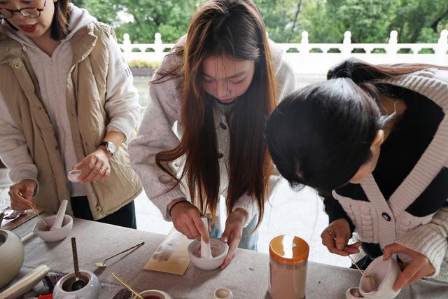 11月的雷峰塔景区，请你帮“许仙”集齐5件信物