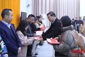 石门一中：一日颁发三项“园丁奖”图片