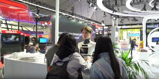 中国蓝观察丨今年的乌镇峰会，各路机器人“大展拳脚”