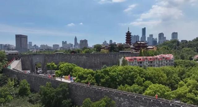 南京城墙解放门至玄武门段焕新回归！总里程达6公里，票价恢复到30元/人