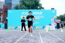 燃烧卡路里！温江街头上演“体能大挑战”图片