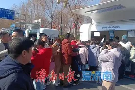 成立保障专班、引进移动餐饮车 济南城管以实际行动为明湖市集“增温添彩”图片