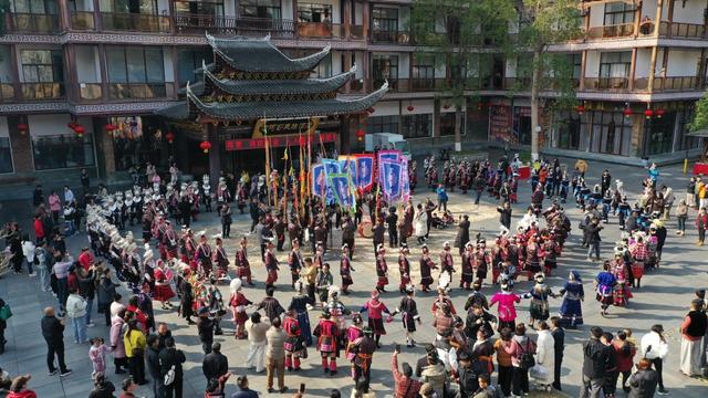 剑河仰阿莎温泉小镇举办首届“金汤节”