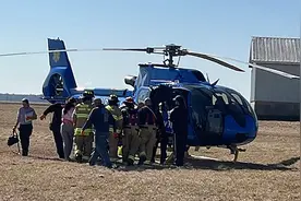 美国一女子把车开进沟里，六天过去才被发现，用连帽衫浸水喝活命图片