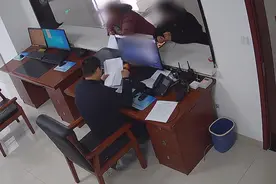 重庆一初中生将奶奶2万存款充值王者荣耀，在警方协助下获退回图片