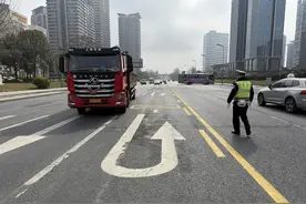 一起来治堵|多车位串联掉头！麓山大道二段和韵南路口拥堵明显改善图片