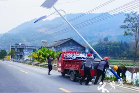 秀山：光伏补贴点亮乡村夜 路灯安装热潮涌图片